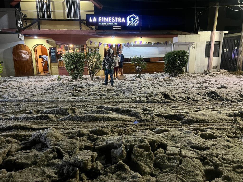 Fuerte lluvia con granizo afecta a los Valles de Oaxaca