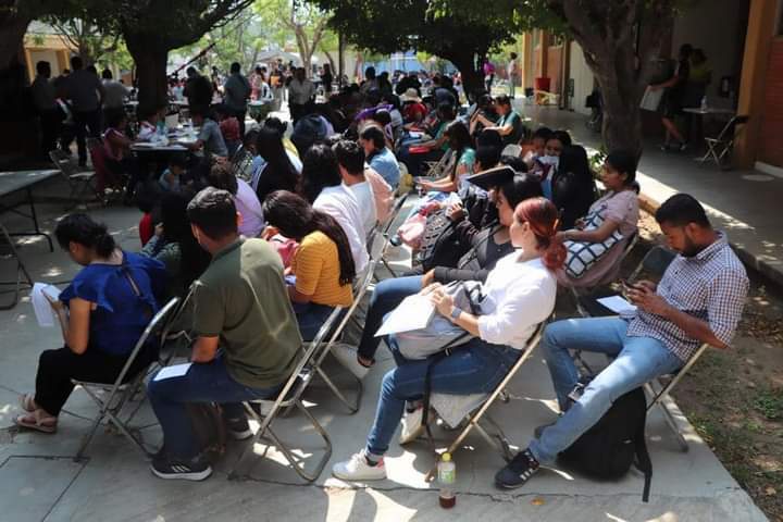 Inicia IEEPO con recepción de documentos para contratación de egresados normalistas