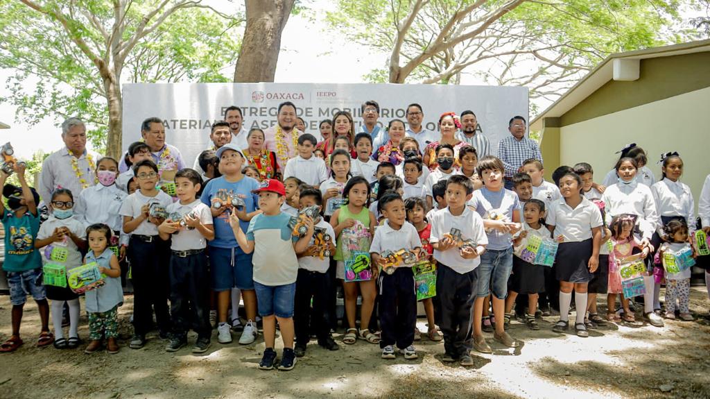 Impulsan ayuntamiento juchiteco y el IEEPO desarrollo educativo en Juchitán