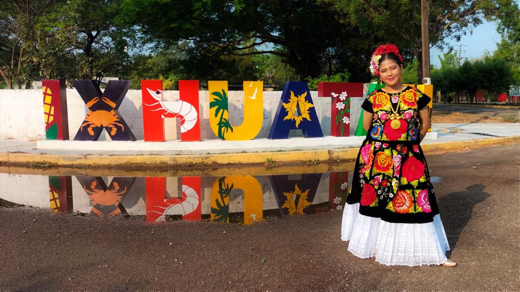 Carolina Chiñas, la joven zapoteca que canta sones regionales en diidxazá para seguir revitalizando su lengua materna
