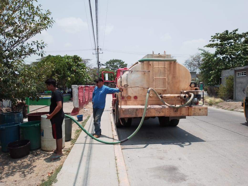 Se quedan sin agua 5 mil habitantes de Ixtaltepec, Oaxaca por bomba descompuesta; llevan 7 días