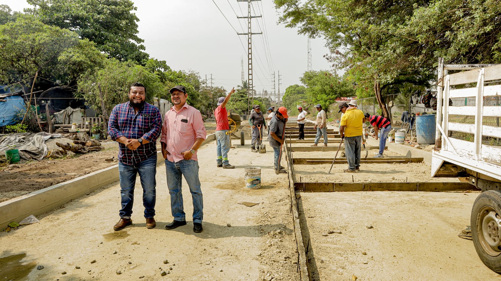 Pavimenta ayuntamiento acceso de vecinos y deportistas en colonia Gustavo Pineda
