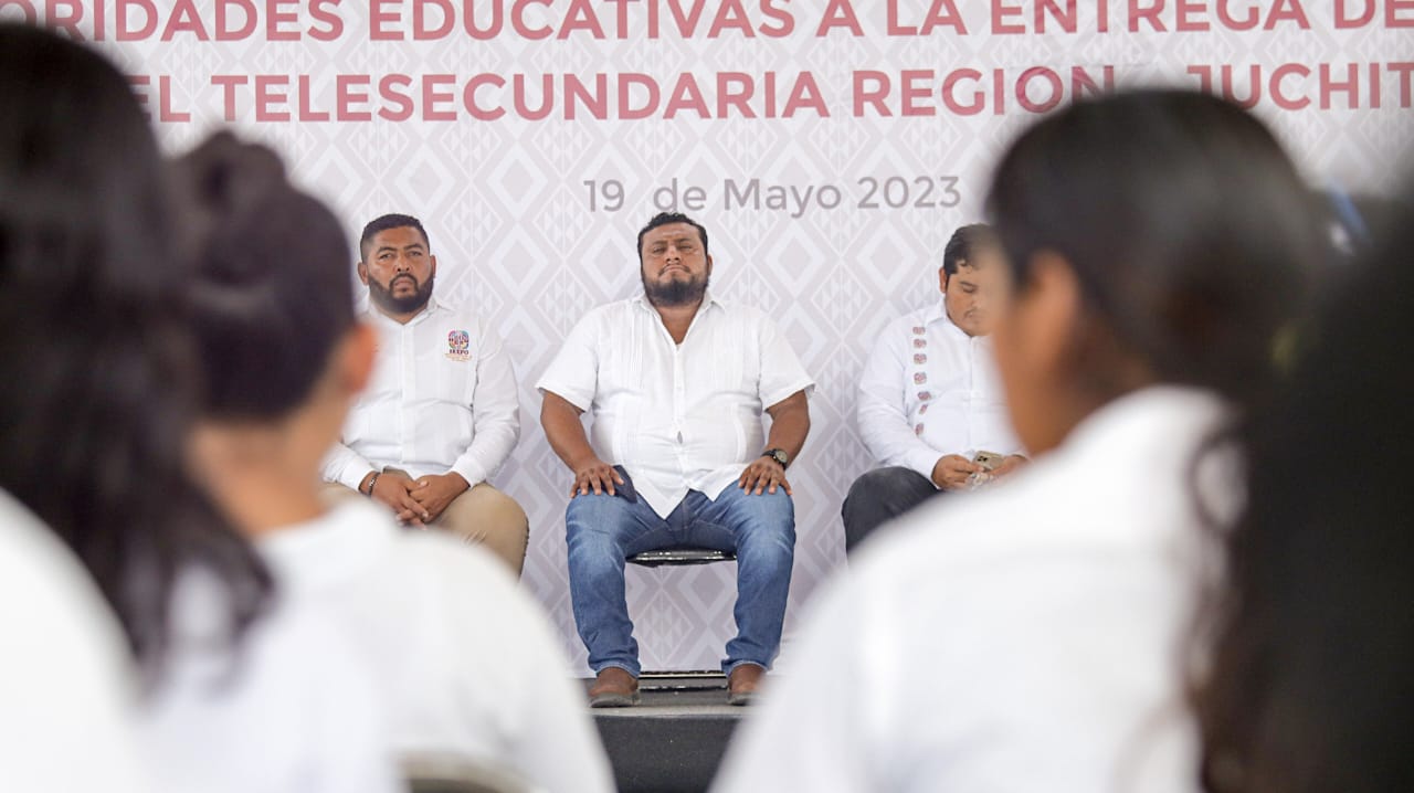 Seguiremos sumando esfuerzos con el IEEPO para impulsar la educación en Juchitán: Miguel Sánchez Altamirano