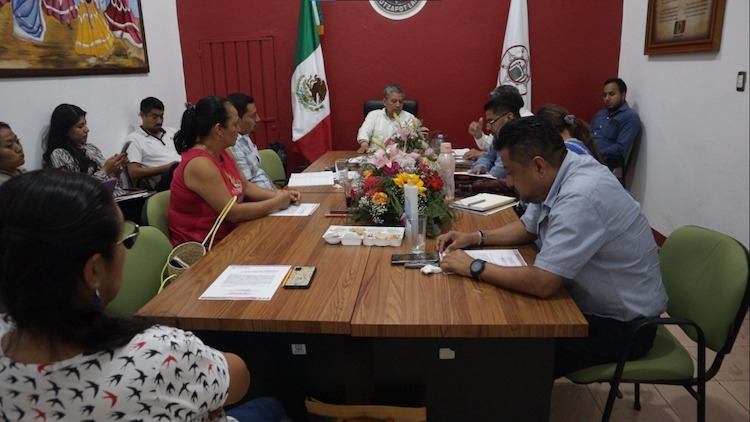Avanza solución a peticiones de policías municipales de Zaachila: Carlos Rigoberto Chacón Pérez
