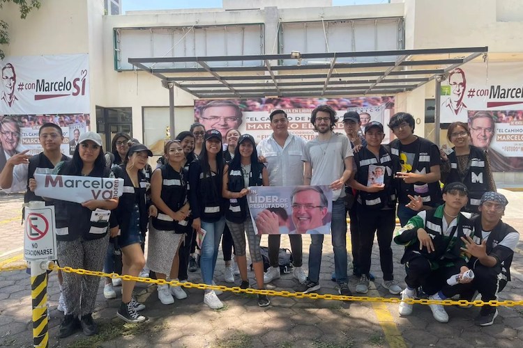 Estudiantes de la Facultad de Derecho UNAM apoyan a Ebrard