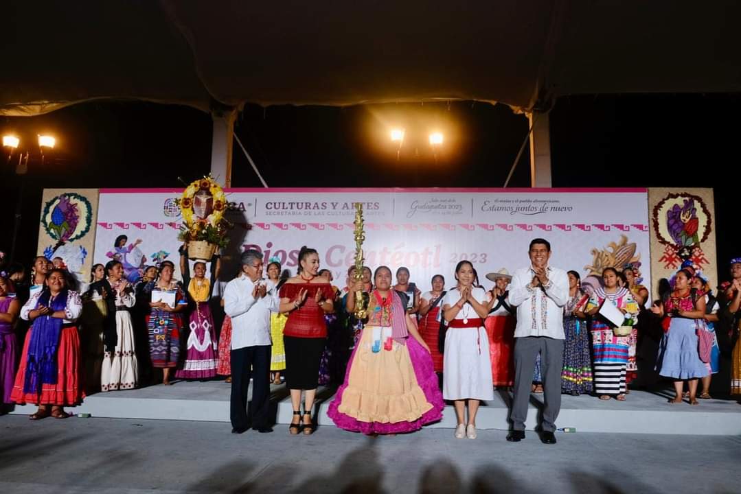 Leticia Santiago Guzmán, representante de la cultura chatina de Santiago Yaitepec es la Diosa Centéotl
