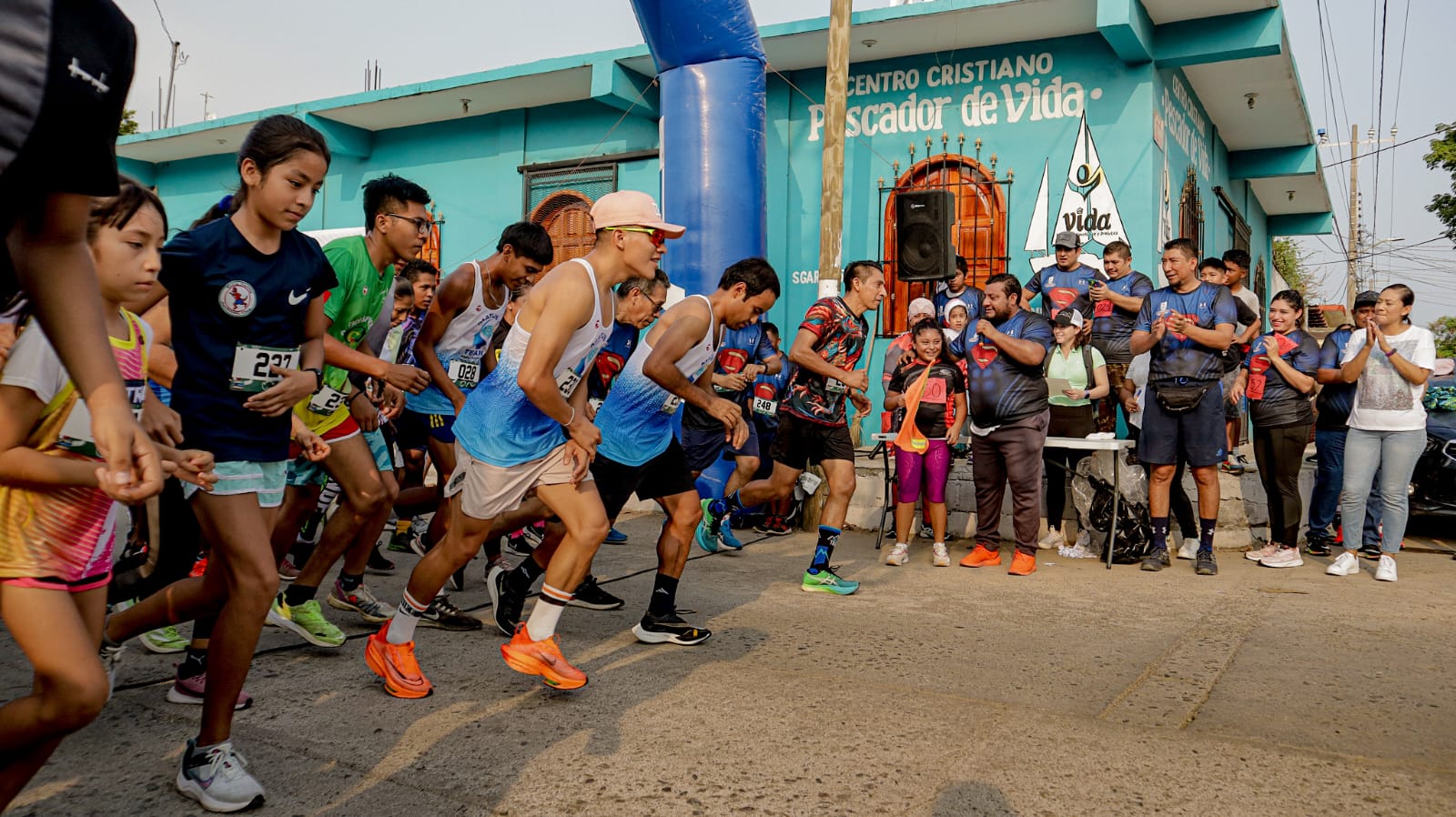 Celebra ayuntamiento juchiteco a los padres con una entrañable carrera atlética