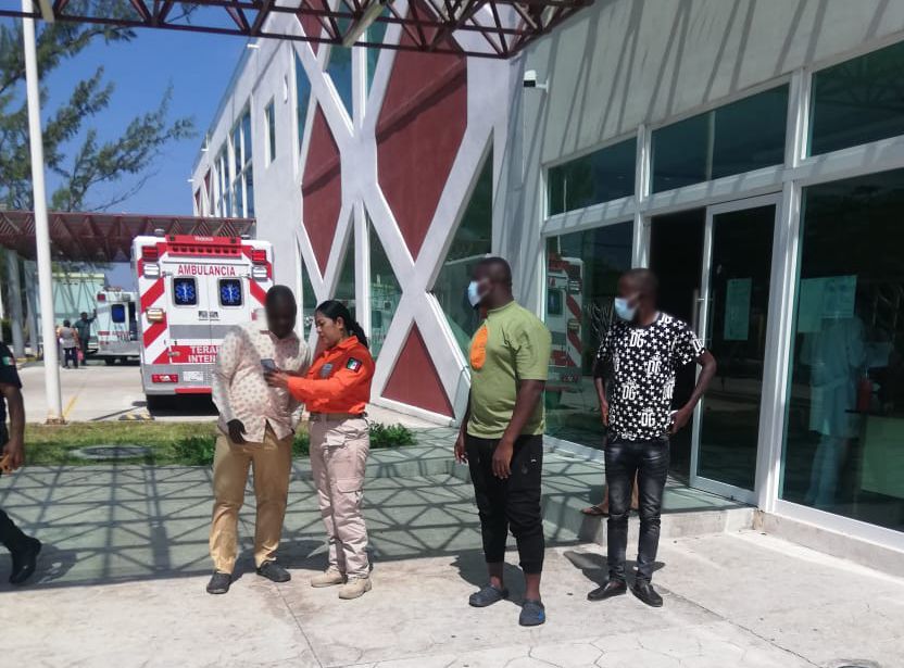 Entregará INM tarjeta por razones humanitarias a migrantes africanos accidentados en Oaxaca