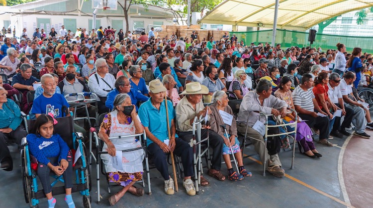 Se benefician más de 40 personas con aparatos de movilidad y funcionales gestionados por el DIF Municipal de Zaachila