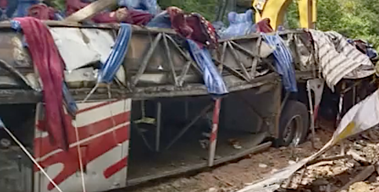 Volcadura deja 27 personas muertas y 21 lesionadas en Oaxaca