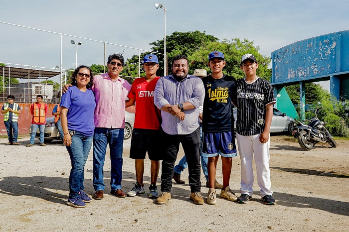 Ayuntamiento da banderazo a mejora de espacios en campo municipal de béisbol