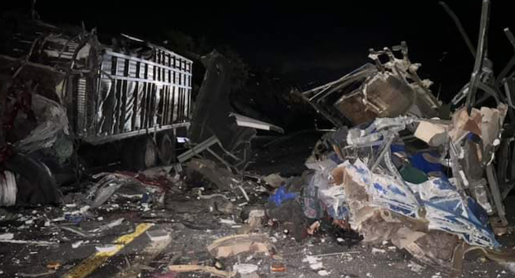 16 migrantes sin vida y 32 personas lesionadas deja choque: Policía Vial