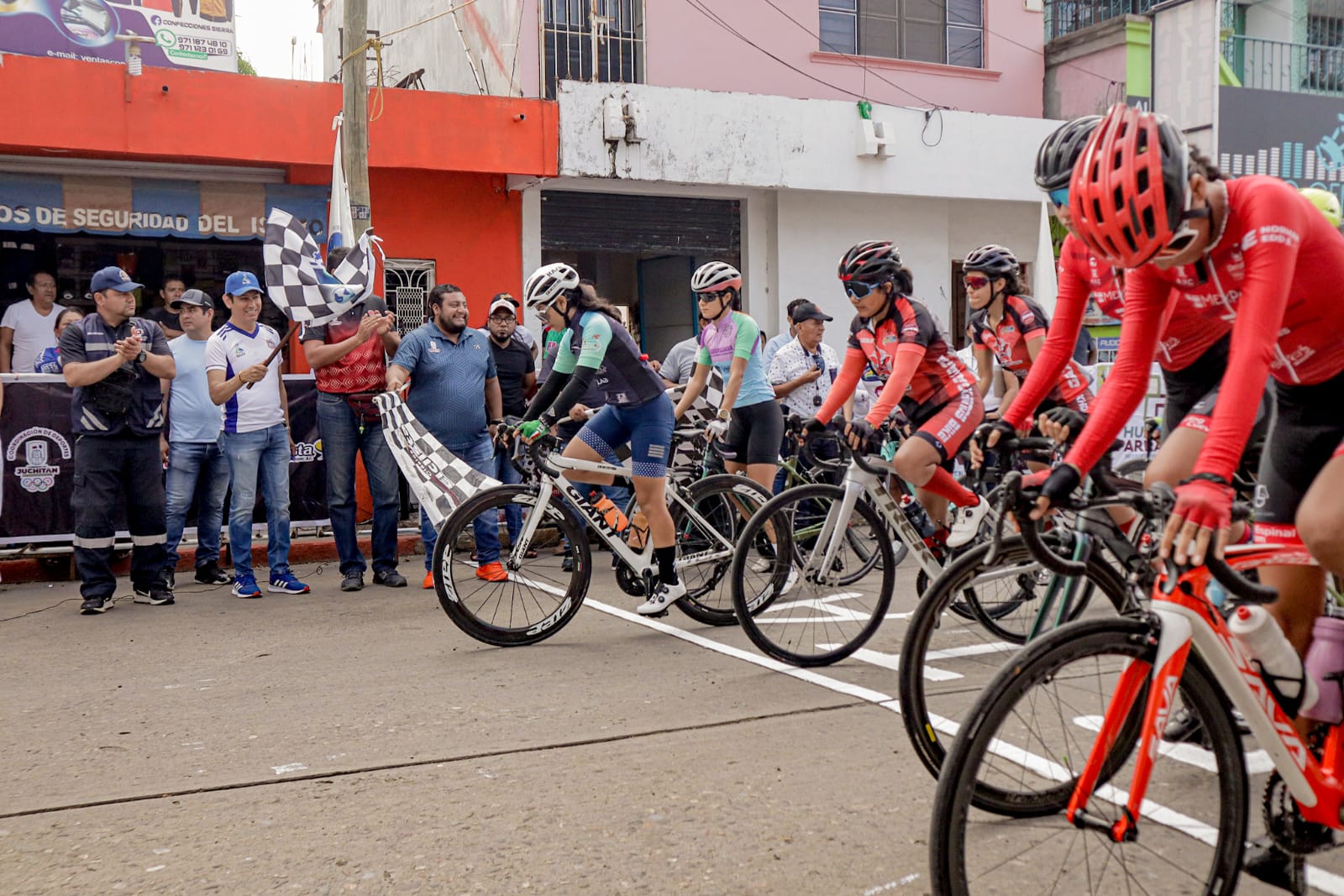 Lenin Heberto Flores gana la Clásica Ciclista Héroes del 5 de Septiembre en Juchitán