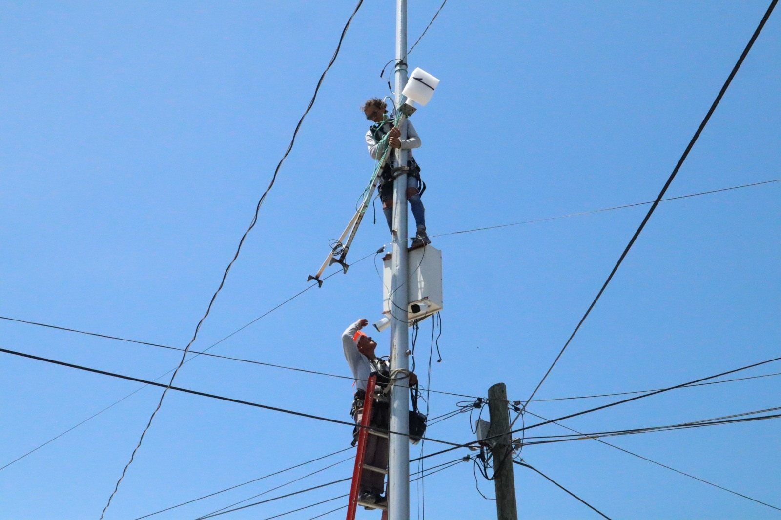 Gobierno de Juchitán instala 21 nuevas cámaras de seguridad en zonas estratégicas