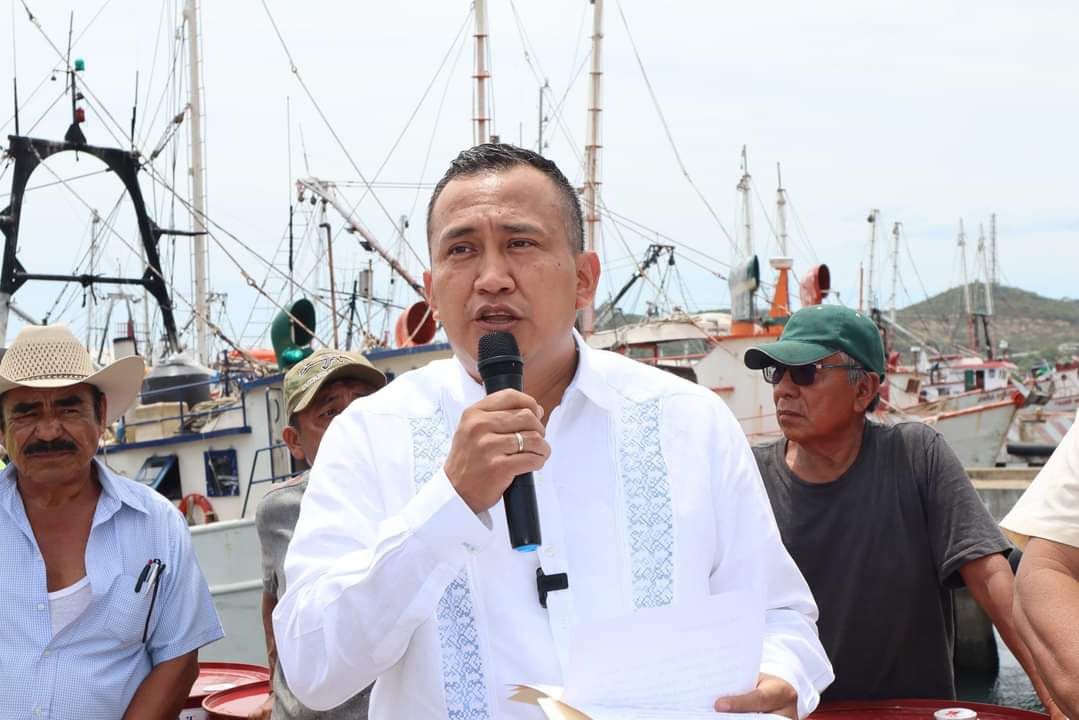 Gestiona y entrega Antonino Morales diésel a Unión de Productores y Organizaciones de la Industria Pesquera