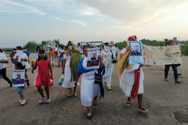 Integrantes de la Tribu Yaqui durante una protesta realizada para exigir la aparición de los yaquis que fueron desaparecidos. Foto: Cortesía Nación Yoeme