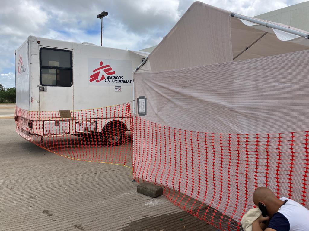 Médicos sin Fronteras atiende a personas refugiadas en Juchitán