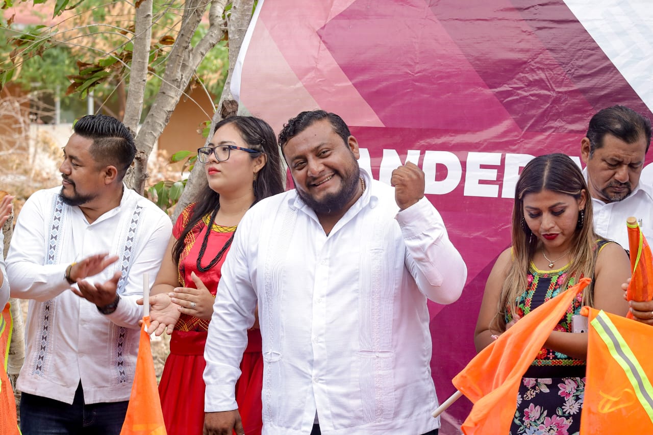 Gobierno de Juchitán reconstruye barda de la Secundaria Técnica 50 para seguridad del alumnado