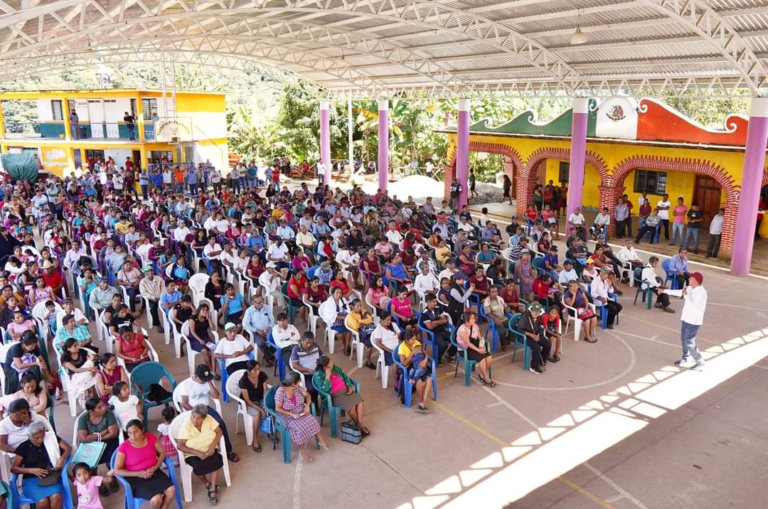 Caminar organizados, propone Nino Morales a pueblos de la Sierra Sur