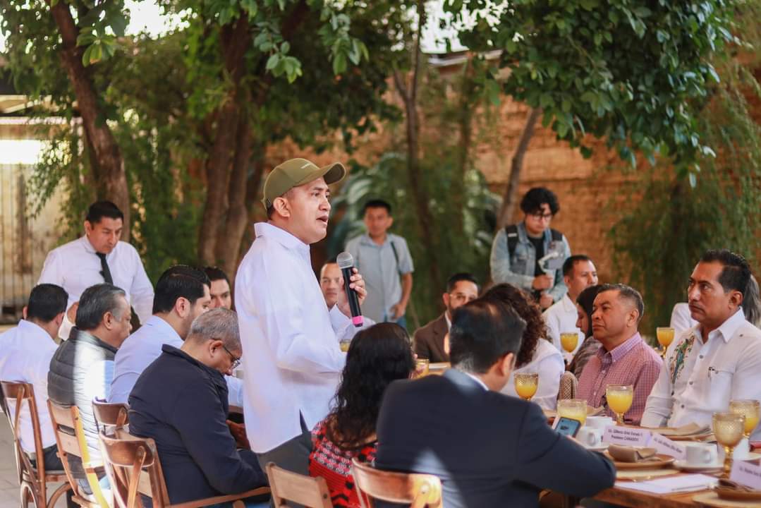 Se reúne Antonino Morales con integrantes de diferentes cámaras empresariales