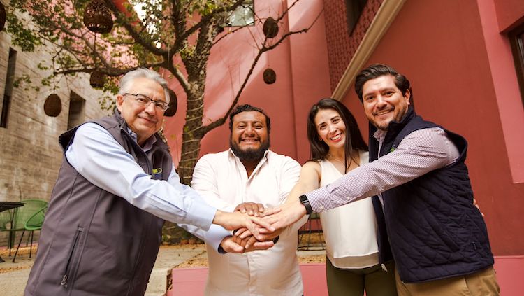 Gobierno juchiteco y Fundación Ver Bien para Aprender Mejor acuerdan beneficiar con lentes a niñez de Juchitán