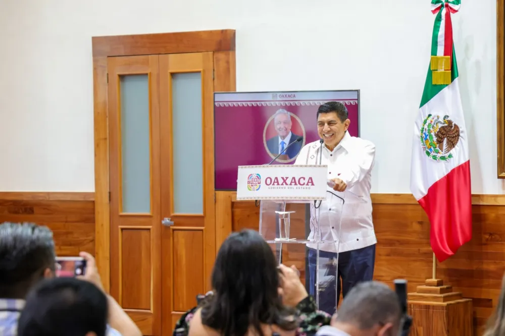 Gobernador de Oaxaca arremete contra grupos y facciones del magisterio; añoran al PRI y a la administración muratista, dice