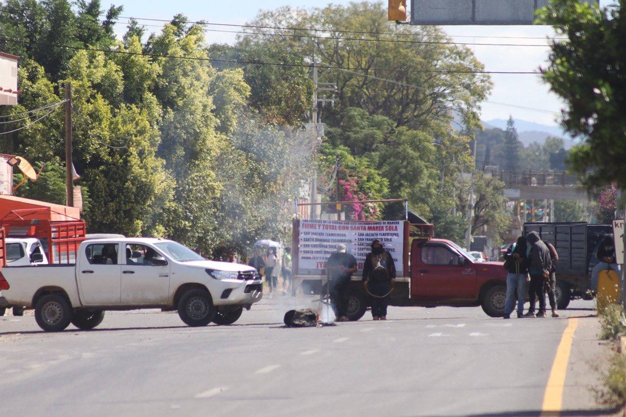 Con palos y machetes, habitantes de la Sierra Sur doblegan a gobierno de Salomón Jara