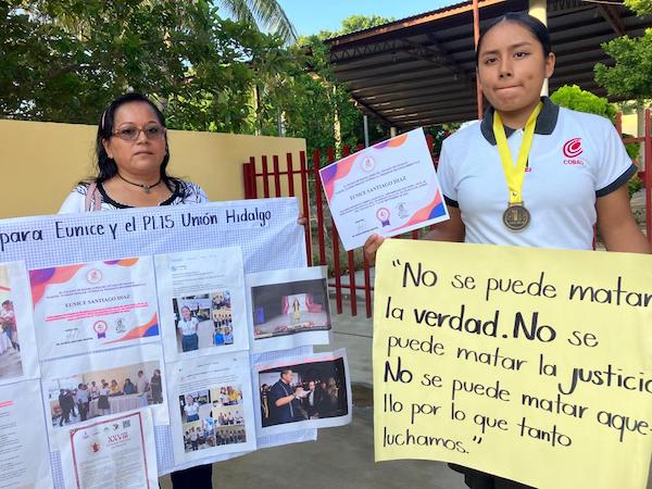 Directora del Cobao en Oaxaca violenta y discrimina a ganadora de concurso de oratoria