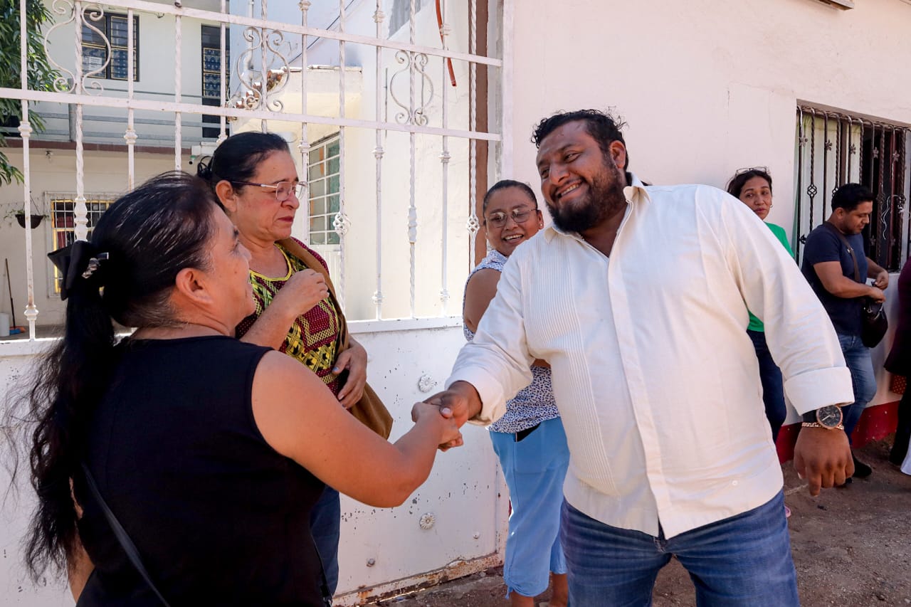 Miguel Sánchez Altamirano introduce drenaje sanitario en calle Álvaro Obregón, de colonia Mártires