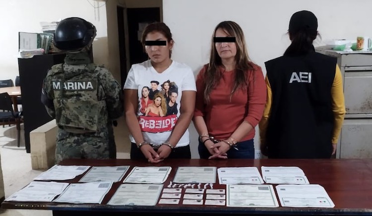 Fiscalía de Oaxaca detiene a dos personas y rescata a 18 migrantes durante cateo en el Istmo