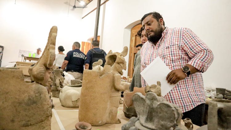Inician trabajos de restauración de colección arqueológica de Casa de Cultura: Miguel Sánchez Altamirano