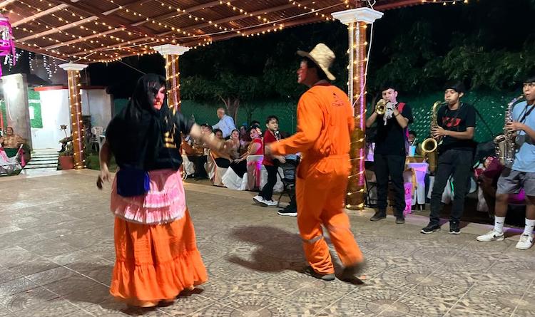 El Baile del Viejo/ ¿Zuyaa Hueelu la?: Una tradición que resiste en Unión Hidalgo