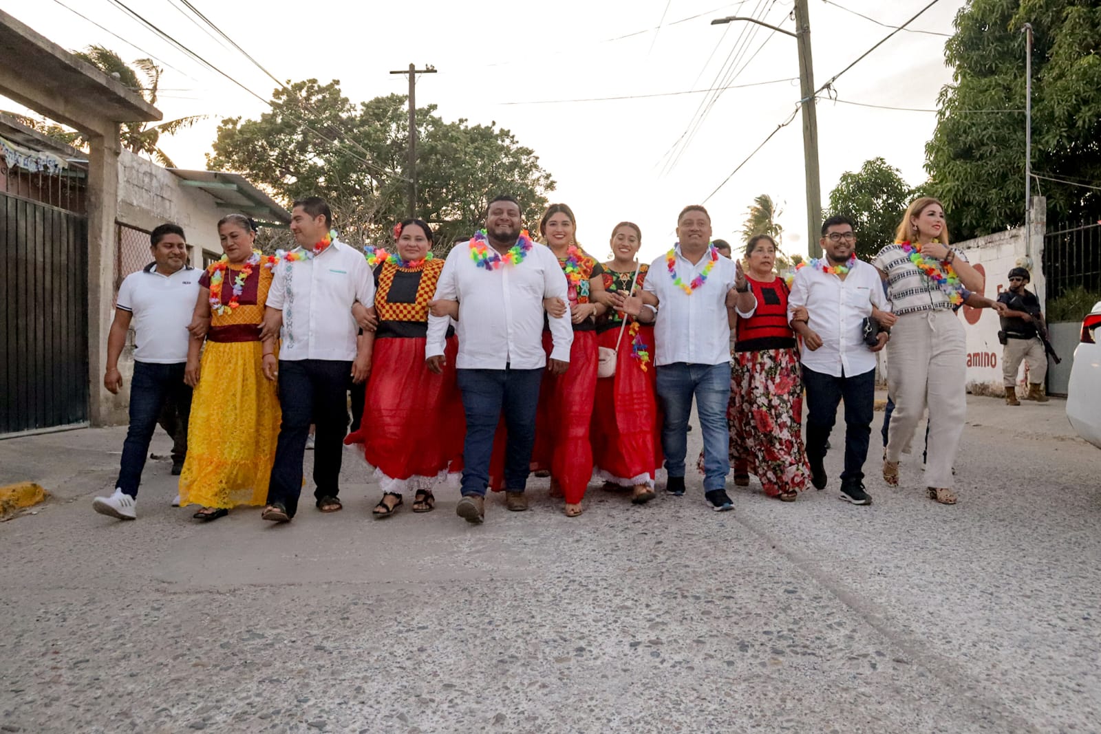 Chicapa de castro arropa a Miguel Sánchez Altamirano rumbo a encuesta por alcaldía de Juchitán