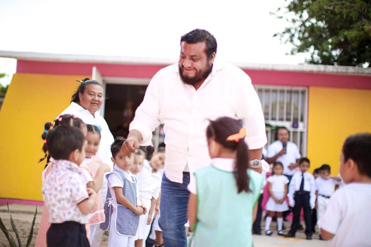 Miguel Quetu arranca construcción de domo en Jardín de Niños Andrés Henestrosa, en la Séptima Sección