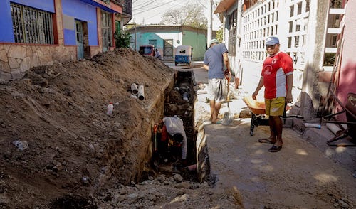 Miguel Quetu cumple compromiso de atender drenaje colapsado: rehabilita red en Callejón Excélsior