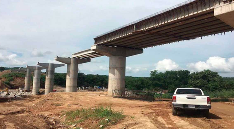 Sin culminar puente, carretera Oaxaca-Puerto Escondido será inaugurada el 4 de febrero, anuncia AMLO; “apura” a COCONAL de Slim