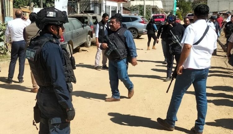 FGEO detiene a dos personas tras agresión a elementos de la AEI en San Jacinto Amilpas