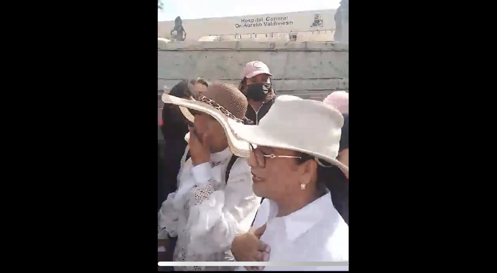Califican a Liz Arroyo de oportunista y patriarcal al usar mujeres a cambio de 300 pesos