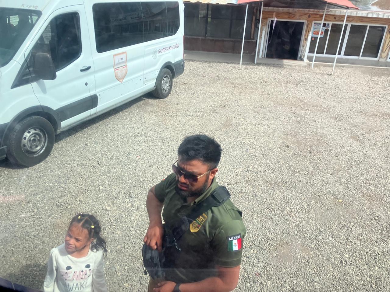 Migrants denounce persecution by INM agents while traveling on buses