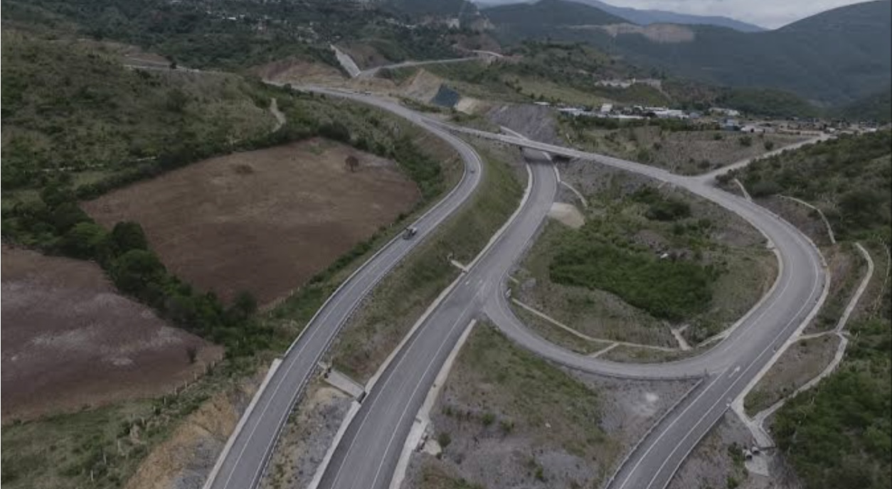 Lista, inauguración de autopista Oaxaca-Puerto Escondido; aún sin terminarla
