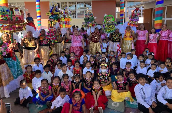 Celebran el Martes Za’a en San Blas Atempa, donde la identidad es un sello en las mejillas