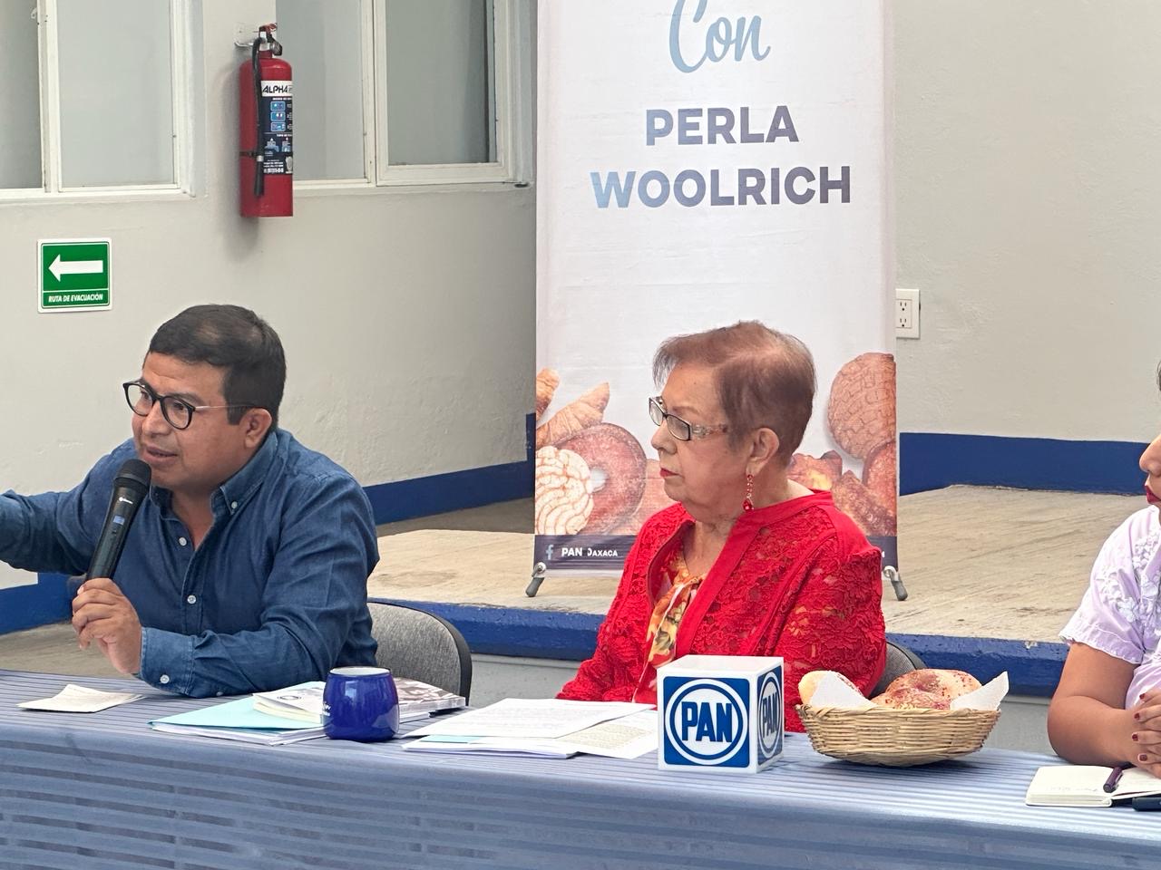 La dirigente estatal del PAN, Perla Woolrich Fernández, anunció la visita a Oaxaca de la candidata presidencial Xóchitl Gálvez Ruiz