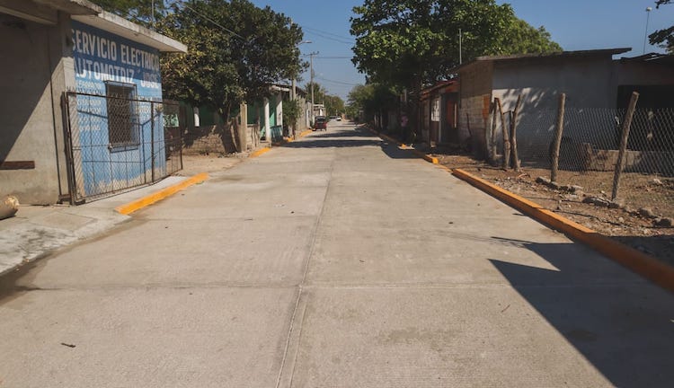 Inaugura ayuntamiento juchiteco pavimentación de calle Ferrocarril en colonia Gustavo Pineda