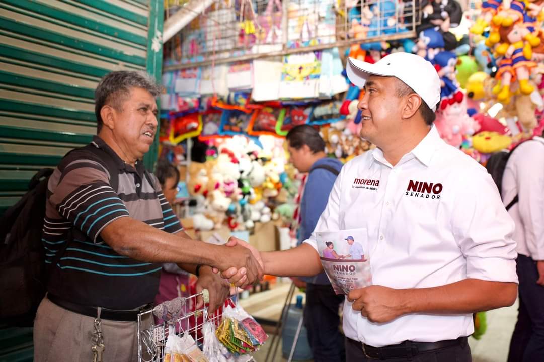 Nino Morales reconoce trabajo de comerciantes en el de Abastos