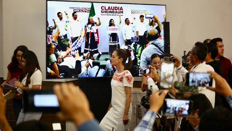 Sheinbaum promete dar continuidad a proyectos estratégicos de AMLO y construir más carreteras en Oaxaca