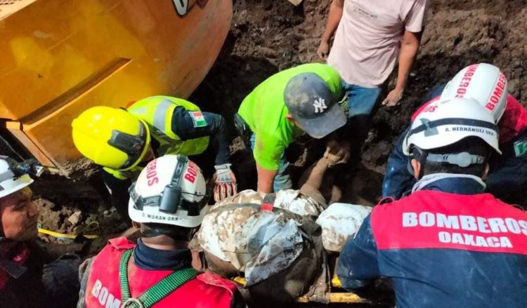 Mueren dos obreros sepultados por obra de drenaje en Tehuantepec; uno era migrante