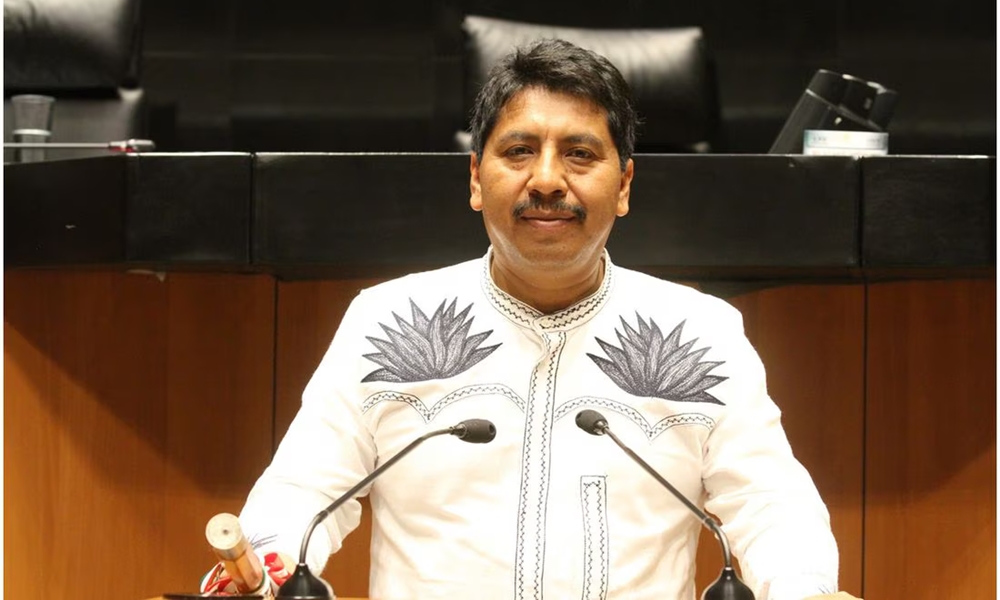 Senador por Oaxaca, armó deplorable y salvaje espectáculo de maltrato animal en sede del Senado