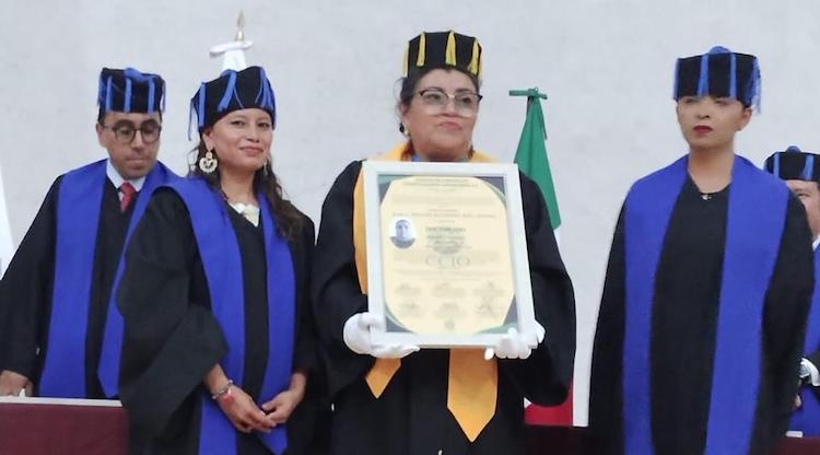 Reconocen con Doctorado Honoris Causa a periodista oaxaqueña, Paulina Ríos Olivera