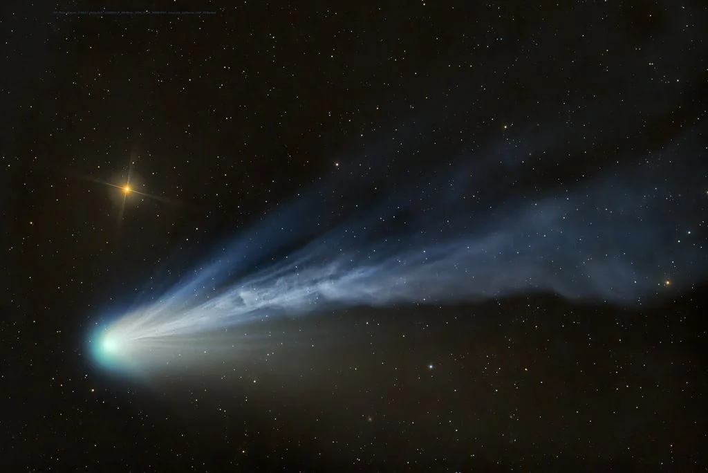 Últimos días para disfrutar del cometa «diablo». El visitante que acompañó al eclipse total de Sol