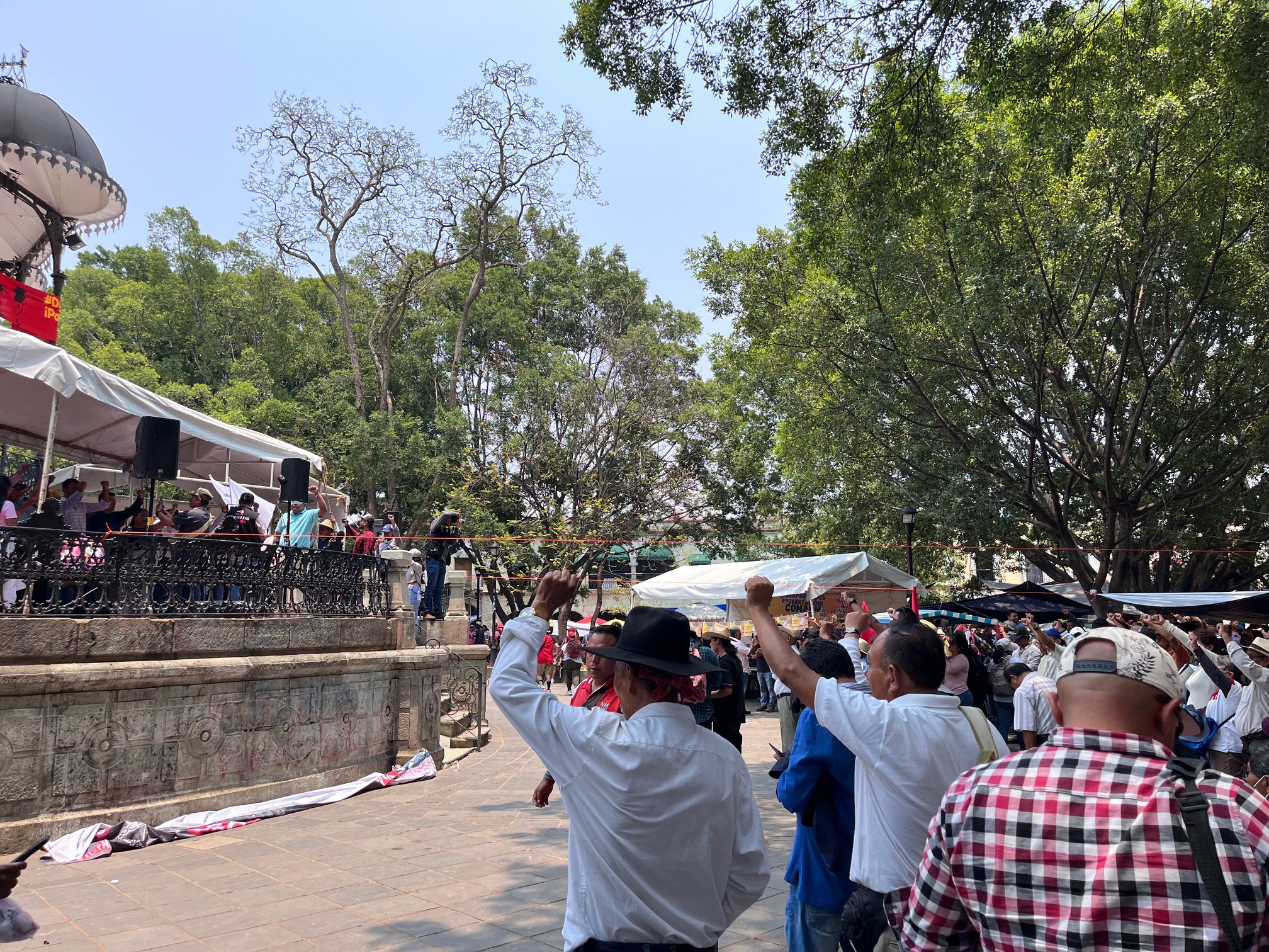 Continúa plantón de maestros de la S22 y organizaciones aliadas en las calles del centro histórico de la Ciudad de Oaxaca